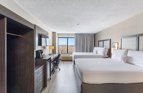 Oxon Hill Hotel | Harborside Hotel