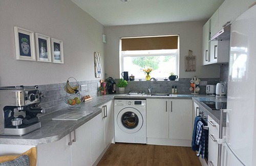 Eastbourne City Centre House | Harbour cottage sleeps 4 Nr. marina. Free parking.
