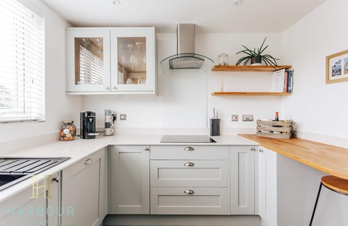 Poole Apartment | Harbour Escapes | Contemporary 2 bed apartment near Ashley Cross