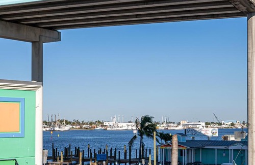 Fort Myers Beach Apartment | Harbour House at the Inn 209