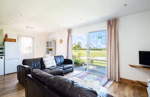 Port Isaac Cottage | HARBOUR LODGE, pet friendly, with a garden in Port Isaac