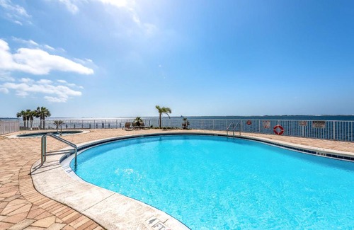 Ono Island Apartment | Harbour Pointe 609