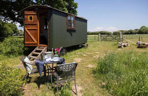 Emsworth House | Harbour Ranch Hut - Rustic Countryside Escape