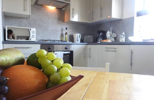 Gosport Cottage | Harbour View 4 - an apartment that sleeps 8 guests in 4 bedrooms