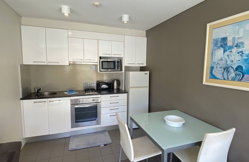 McMahons Point Apartment | Harbourside 45 spacious affordable studio in Harbourfront location