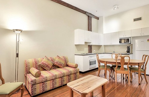 Pyrmont Apartment | Harbourside Comfort and Charm
