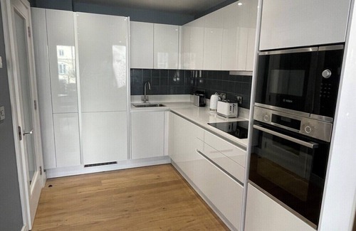 Canon's Marsh Apartment | Harbourside Hideaway - Superb Flat With Terrace