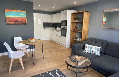 Canon's Marsh Apartment | Harbourside Hideaway - Superb Flat With Terrace