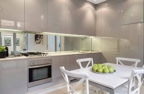 Kirribilli Apartment | 'Harbourview' - The Best Views of the Harbour Bridge & Circular Quay!