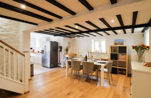 East Norton House | HARD DAY'S NIGHT, pet friendly, with a garden in Tilton On The Hill