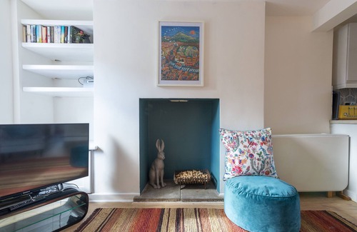 Abergavenny House | Hare Cottage Abergavenny Town Centre Beautiful Accommodation