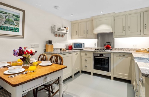 Tetbury Cottage | Hare Cottage - pet friendly near Tetbury