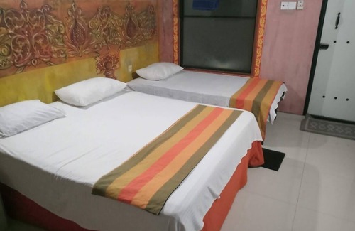 Minneriya Hotel | Haritha Holidays - Rooms & Restaurant