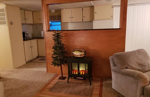 Republican City Cabin | Harlan County Lake - Lakeside Cabin