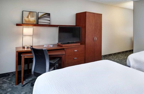 Brookfield Hotel | Harley-Davidson Museum Tour! Pet-friendly Property, Indoor Swimming Pool!