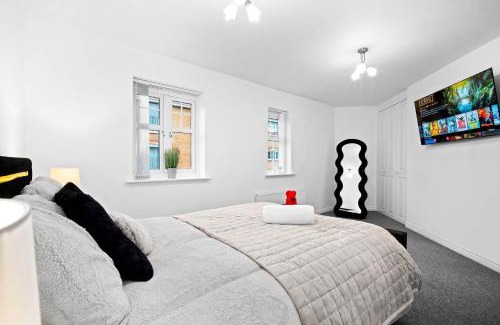 Tipton House | Harmony House 3 Bedroom New Build for Families, Contractors, Black Country Museum Sleeps 6
