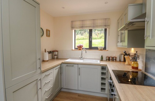 Presteigne Cottage | HARP MEADOW, family friendly, with hot tub in Presteigne