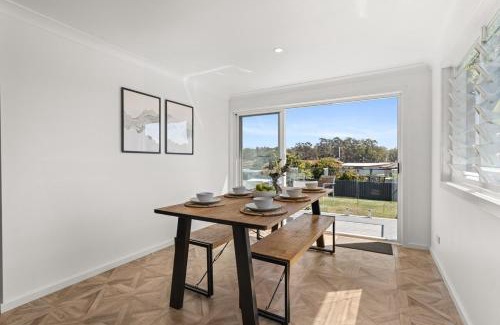 Harrington House | Harrington Escape with Pool- Walk everywhere