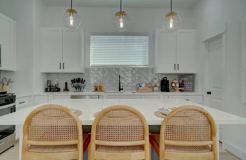 South Central Houston House | Harrisburg House Rooftop Patio Downtown HTX