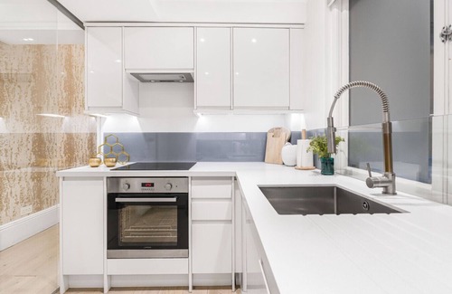 Brompton & Hans Town Apartment | Harrods Next Door | 3-bed Knightsbridge Residence