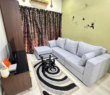 Sungai Buloh Apartment | Harryna Homestay Damansara Damai