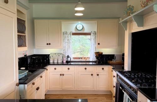 Hoylandswaine House | Hartcliffe Retreat