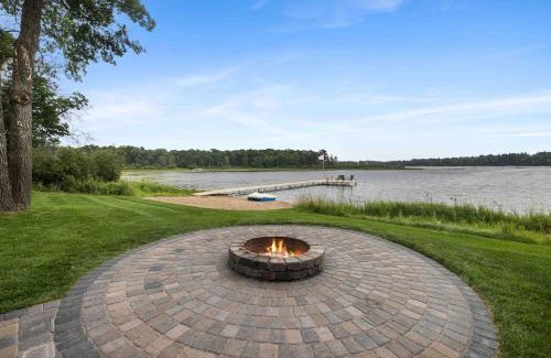 Brainerd House | Hartley Lake Hideaway - The Perfect Getaway!