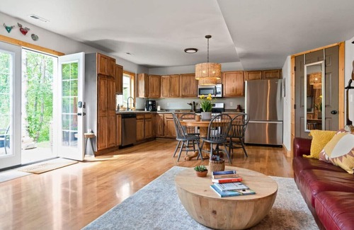Fishhook Apartment | Hatcher Pass Sweet Spot~Fresh Eggs & Local Coffee!