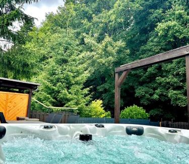 Stolberg House | Haus am Wald mit Whirlpool, Garten, Kamin und voll ausgestatteter Küche