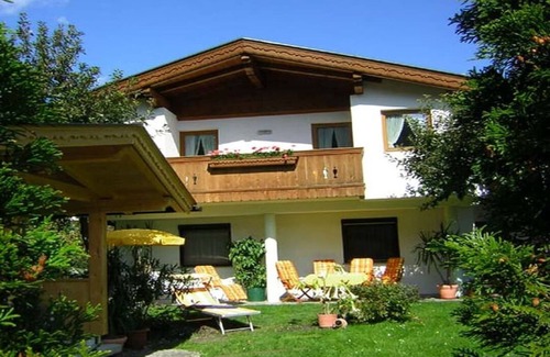 Aschau Im Zillertal Apartment | Haus Guenther, vacation apartment for families, couples or singles.