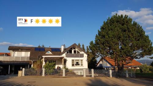 Ofterdingen Apartment | Haus Lindengarten