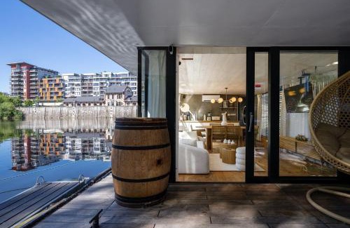 Holesovice Boat Rental | Hausboat Holešovice