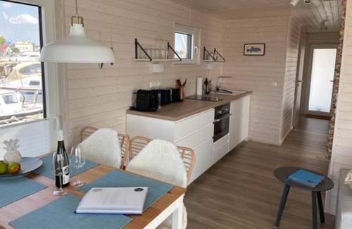 Schleswig Boat Rental | Hausboot Bikini für 4personen mit Großzügiger Dachterrasse am Ostseefjord Schlei