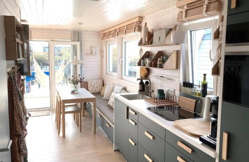 Kragenæs Boat Rental | Hausboot Bruntje für 5pers. mit Großzügiger Dachterrasse in Kragenæs auf Lolland