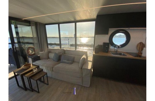 Schleswig Boat Rental | Hausboot Fjord Ankerplatz mit Biosauna in Schleswig