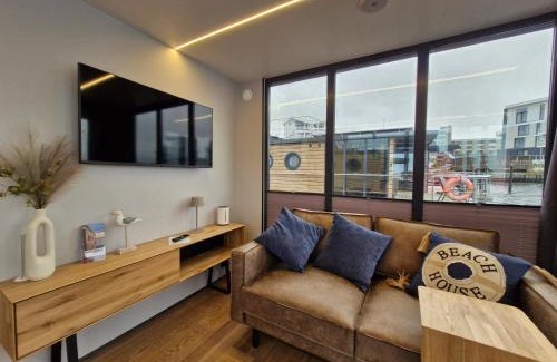 Wendtorf Boat Rental | Hausboot Fjord Cirrus Solarboot mit Biosauna in Wendtorf