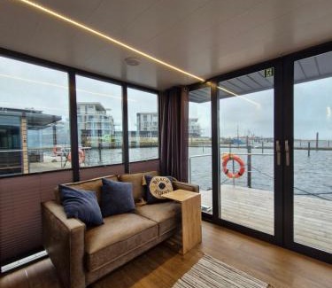 Wendtorf Boat Rental | Hausboot Fjord Cirrus Solarboot mit Biosauna in Wendtorf