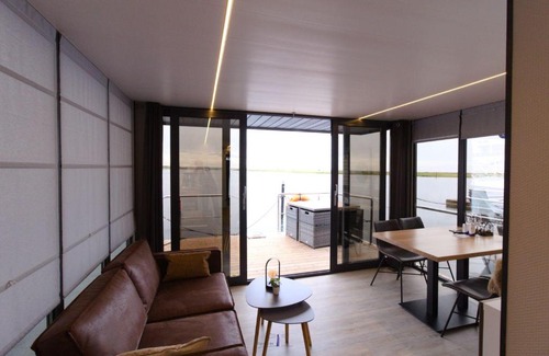 Wendtorf Boat Rental | Hausboot Fjord Luna mit Biosauna in Wendtorf