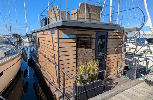 Wendtorf Boat Rental | Hausboot Fjord Stella - Solarboot mit Biosauna in Wendtorf