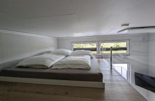 Papenburg Boat Rental | Hausboot Lena