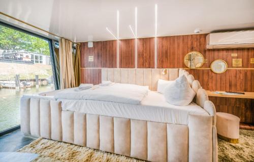 Sagard Boat Rental | Hausboot Relax