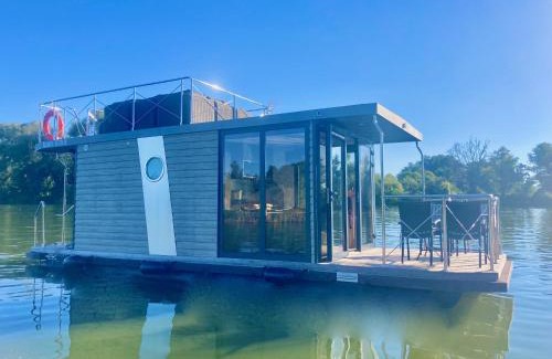 Schumachersiedlung Boat Rental | HAUSBOOT - Schwimmende feststehende Ferienwohnung direkt auf der Havel mit Weitblick aufs Wasser