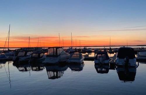 Klitten Boat Rental | Hausboot the Hideaway LP25