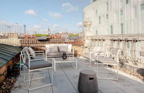 Chinatown Apartment | Hausd - Piccadilly Circus