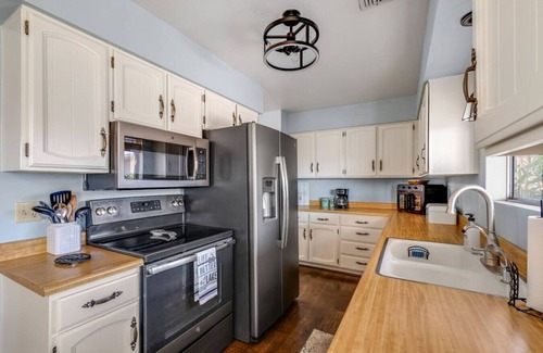 Lake Havasu City House | Havasu Winston | Spa | Garage Access | Central