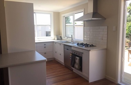 Havelock North House | Havelock North Holiday Home, Deco on Duart