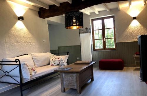 Corbelin House | Havre de paix et de verdure proche Walibi et A43 - 4 étoiles