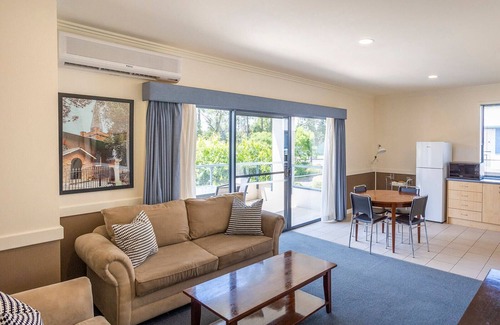 Clarendon Hotel | Hawkesbury Race Club Motel