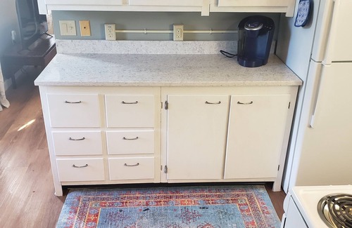 Baltimore Apartment | Hawks Mountain Farm, full apartment on a working farm.