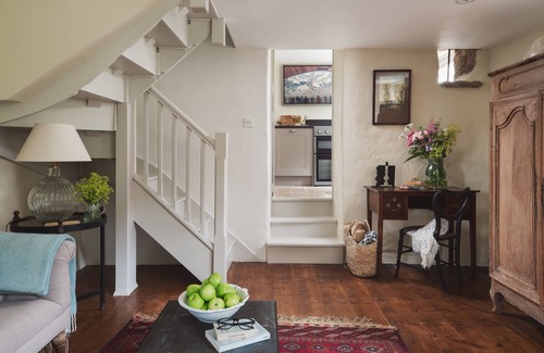 Sticklepath Cottage | HAWTHORN COTTAGE AT COLLIHOLE, romantic, with open fire in Chagford